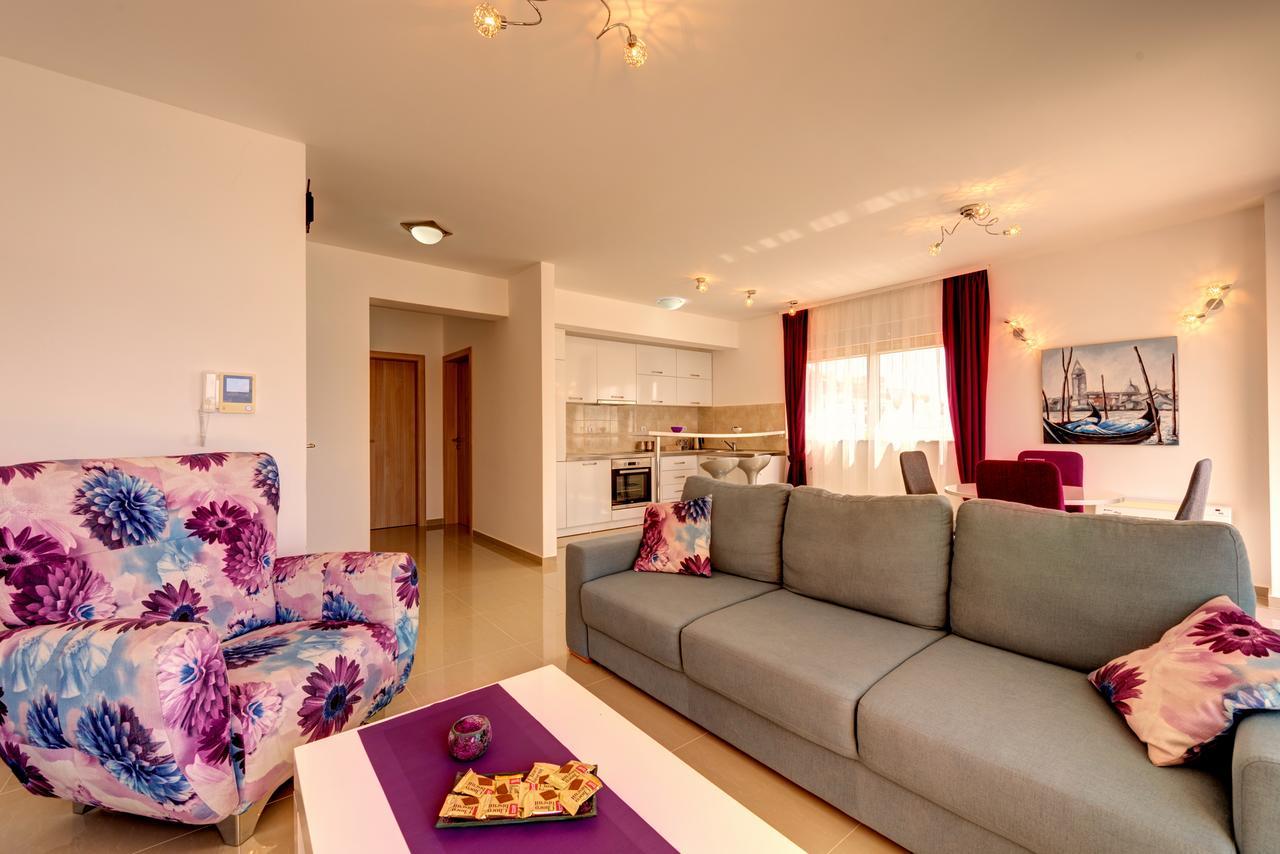 Apartments Villa Adriatic ติวัต ภายนอก รูปภาพ