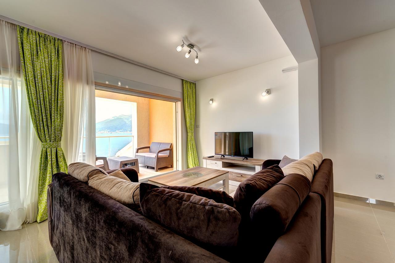 Apartments Villa Adriatic ติวัต ภายนอก รูปภาพ